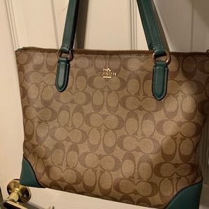 Coach Tote Purse with Wristlet